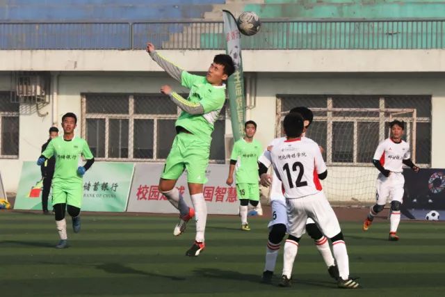 登贝莱受伤提前离场 巴黎战巴萨遭遇阵痛
